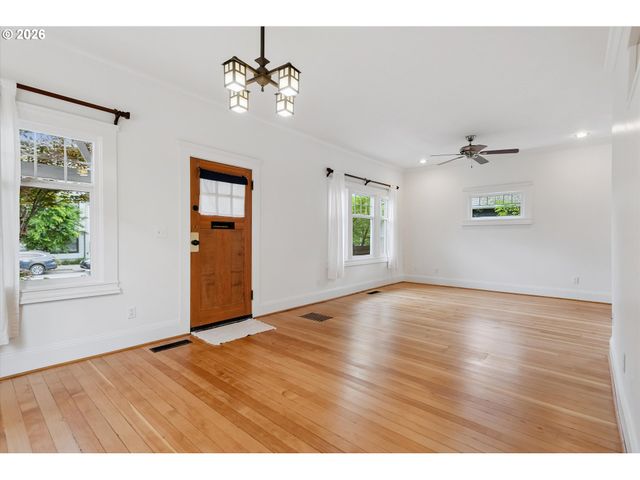 5624 Ne Glisan St, Portland, OR 97213