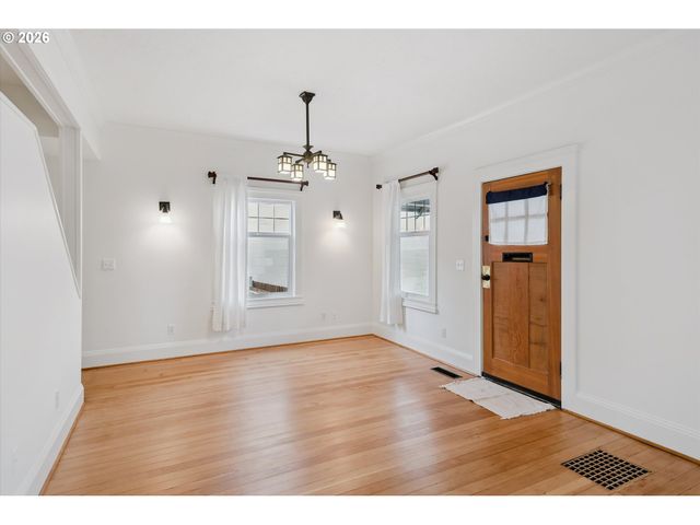 5624 Ne Glisan St, Portland, OR 97213