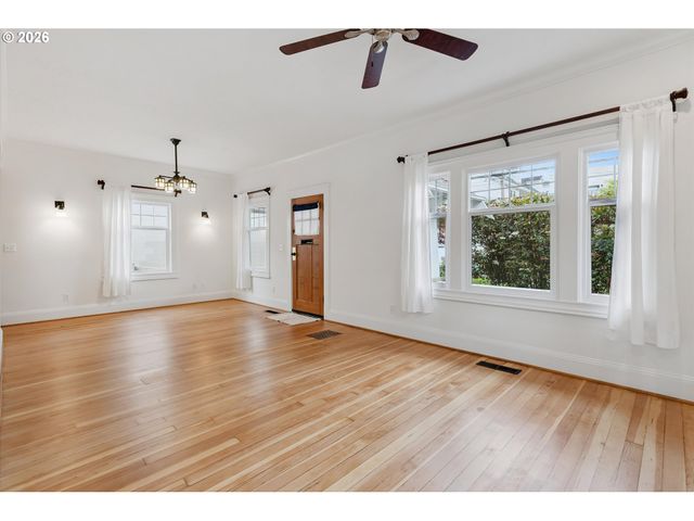 5624 Ne Glisan St, Portland, OR 97213