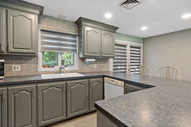 238 Chestnut St, Rehoboth, MA 02769