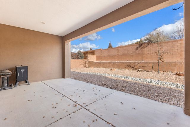 4689 Lluvia Encantada, Santa Fe, NM 87507