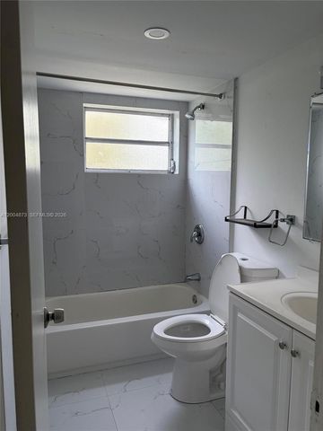 1401 NE 191st St D201, Miami, FL 33179