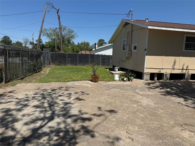 7722 West Street, Houston, TX 77093