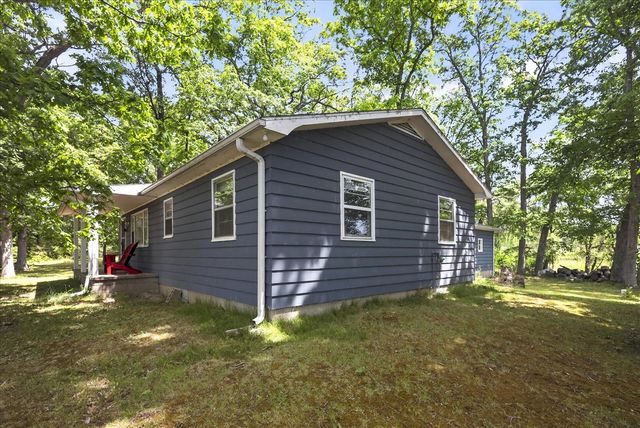 5770 W Us Highway 12, Buchanan, MI 49107