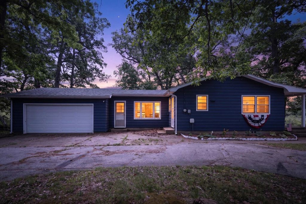5770 W Us Highway 12, Buchanan, MI 49107