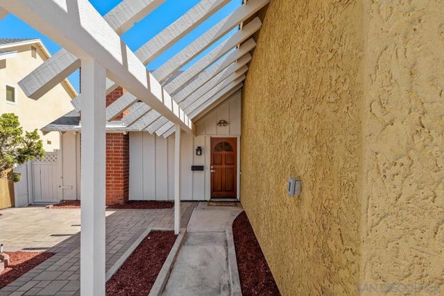 8654 Ara Pl, San Diego, CA 92126