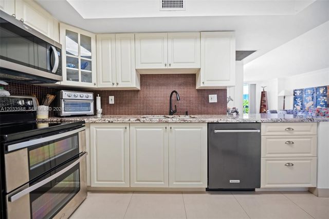 19101 NE 36th Ct 504, Aventura, FL 33180