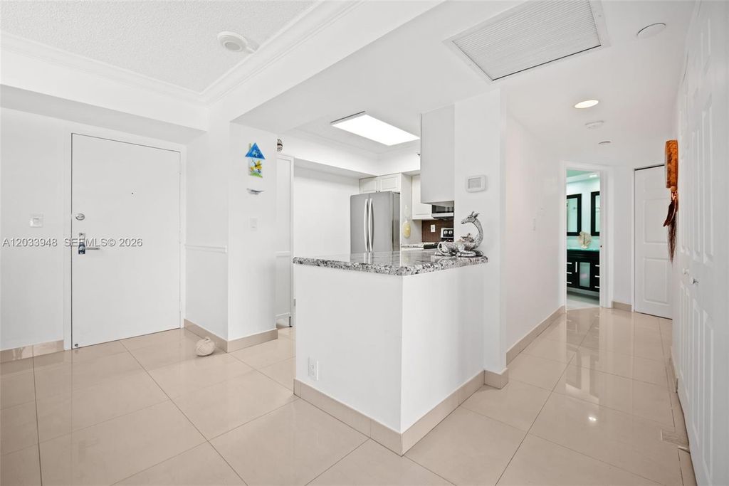 19101 NE 36th Ct 504, Aventura, FL 33180