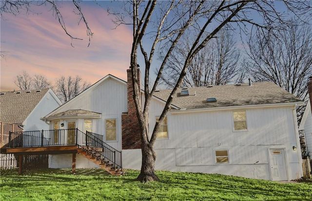 3812 SW Lido Drive, Lee's Summit, MO 64082