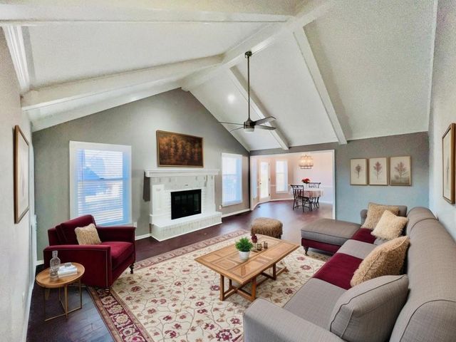 3812 SW Lido Drive, Lee's Summit, MO 64082