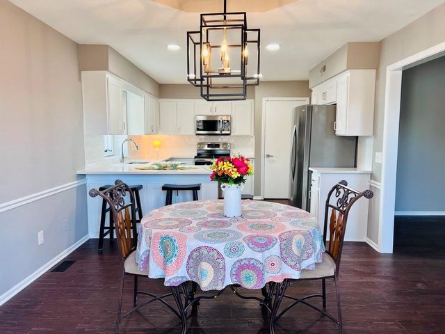 3812 SW Lido Drive, Lee's Summit, MO 64082