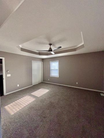 3812 SW Lido Drive, Lee's Summit, MO 64082