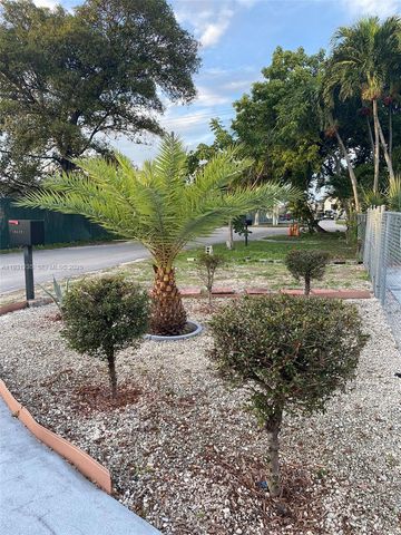10529 NW 37th ave, Miami, FL 33147