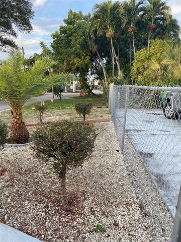 10529 NW 37th ave, Miami, FL 33147