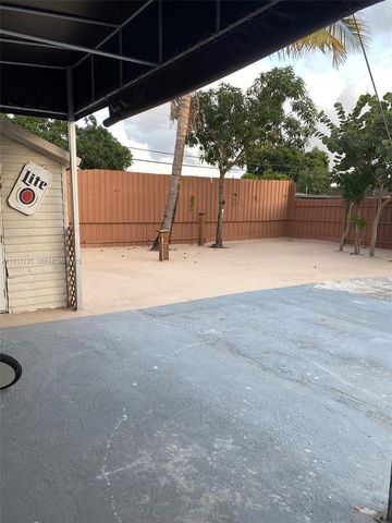 10529 NW 37th ave, Miami, FL 33147