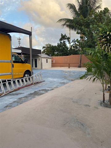 10529 NW 37th ave, Miami, FL 33147