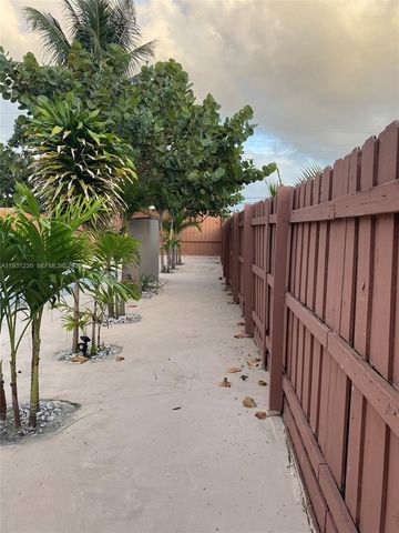 10529 NW 37th ave, Miami, FL 33147