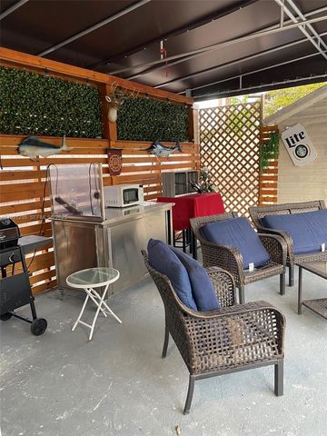 10529 NW 37th ave, Miami, FL 33147