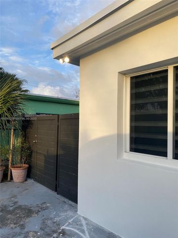 10529 NW 37th ave, Miami, FL 33147