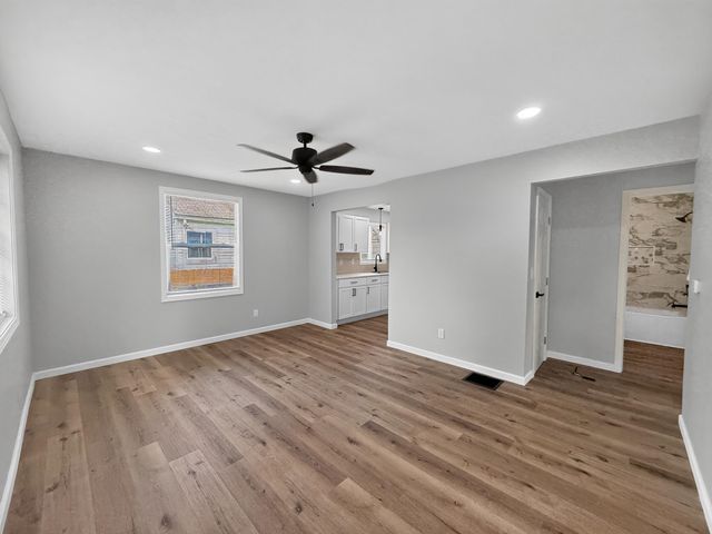 806 S Kenmore Street, South Bend, IN 46619