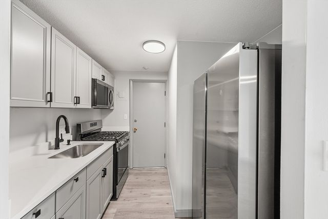 345 Pawtucket Blvd 14, Lowell, MA 01854