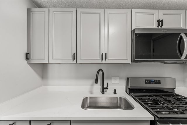 345 Pawtucket Blvd 14, Lowell, MA 01854