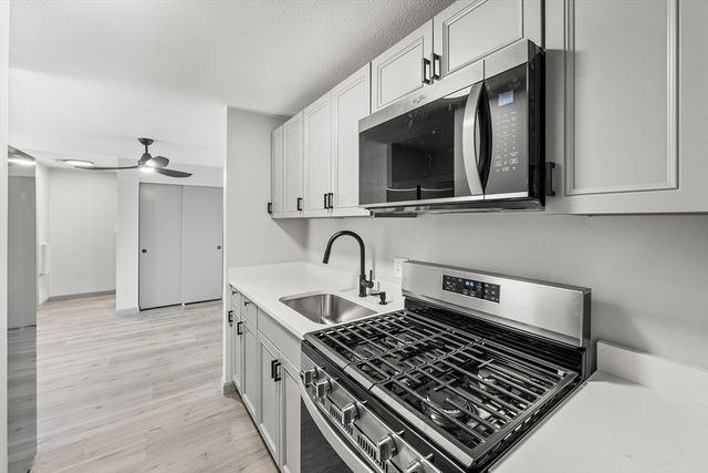 345 Pawtucket Blvd 14, Lowell, MA 01854