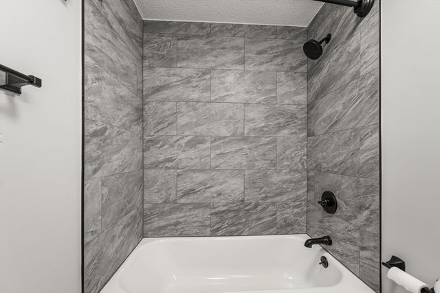 345 Pawtucket Blvd 14, Lowell, MA 01854