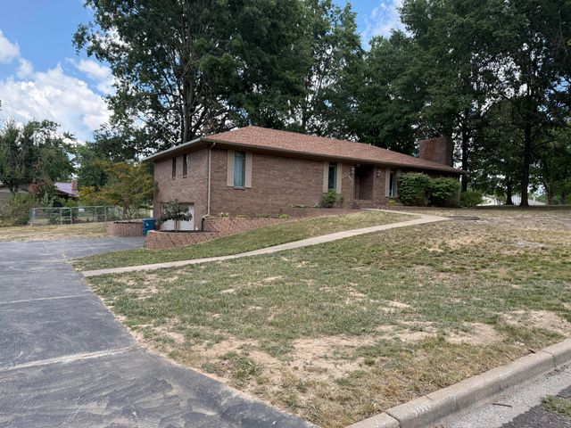 300 S Cedarbrook Drive, Monett, MO 65708