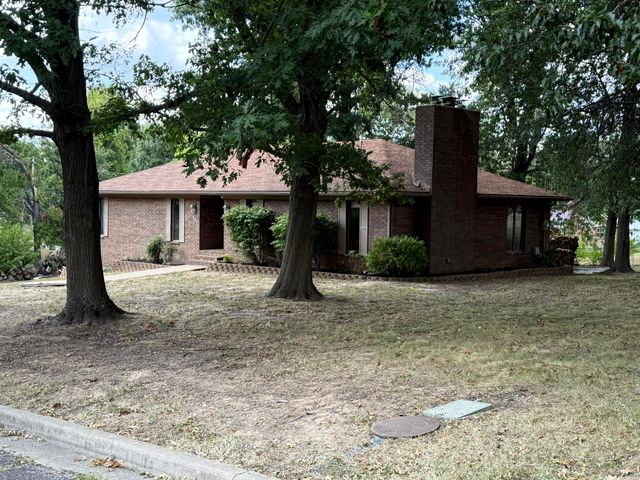 300 S Cedarbrook Drive, Monett, MO 65708