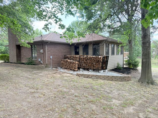 300 S Cedarbrook Drive, Monett, MO 65708