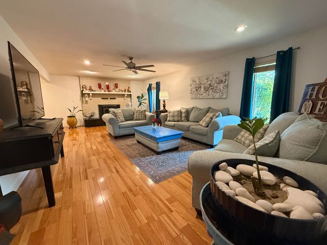 300 S Cedarbrook Drive, Monett, MO 65708