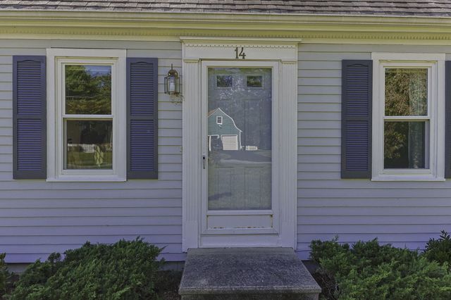 14 Jeannes Way, Forestdale, MA 02644