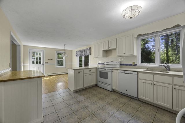 14 Jeannes Way, Forestdale, MA 02644