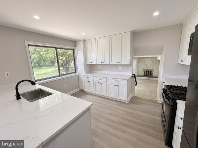 4904 SHOPTON DR, Temple Hills, MD 20748