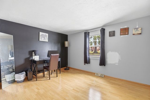 10 Wapping Rd, Kingston, MA 02364