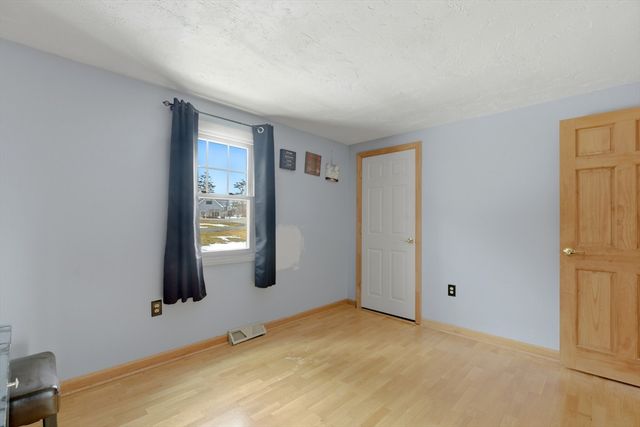 10 Wapping Rd, Kingston, MA 02364