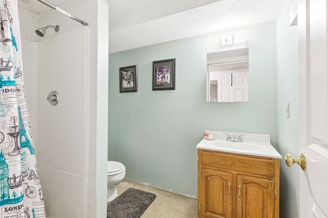 10 Wapping Rd, Kingston, MA 02364