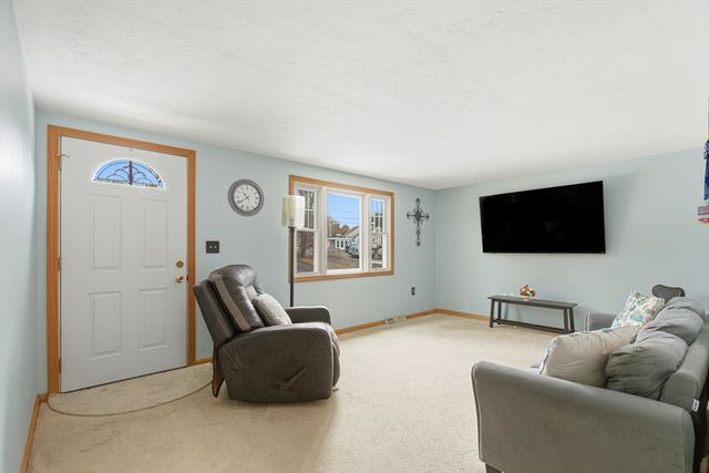 10 Wapping Rd, Kingston, MA 02364