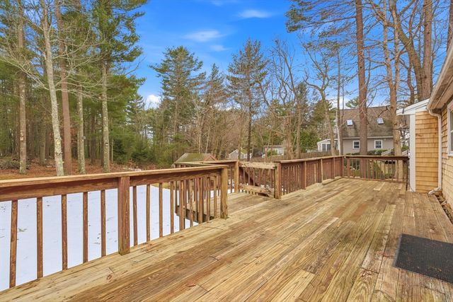 10 Wapping Rd, Kingston, MA 02364