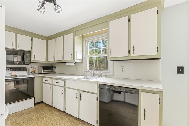 10 Wapping Rd, Kingston, MA 02364