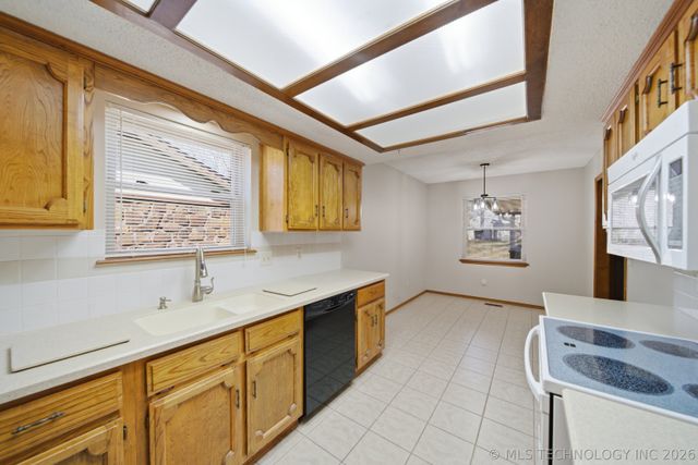 12105 E 79th Circle North, Owasso, OK 74055