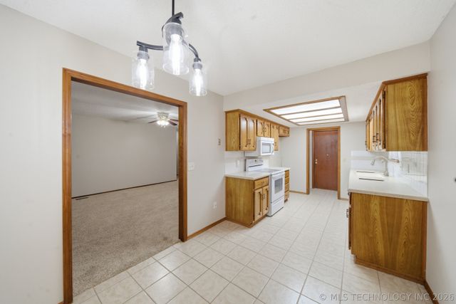 12105 E 79th Circle North, Owasso, OK 74055