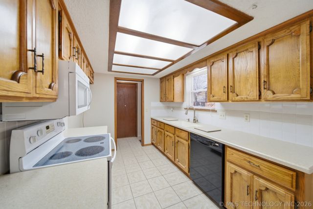 12105 E 79th Circle North, Owasso, OK 74055