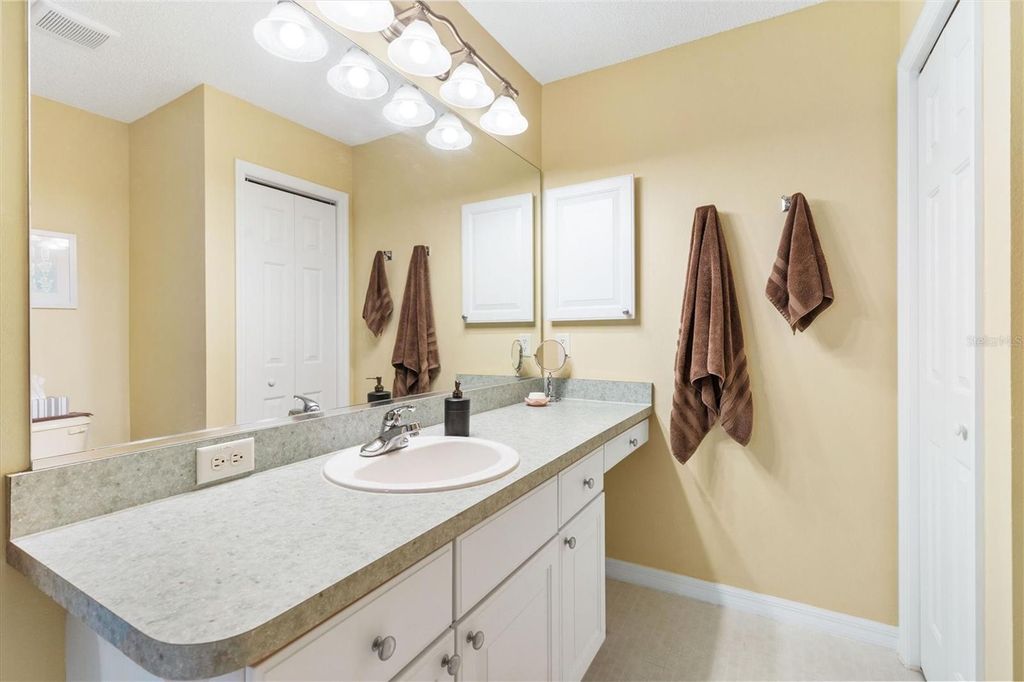 Image 17 of property listing at 9211 SE 179TH OSAGE PLACE, The Villages, FL 32162