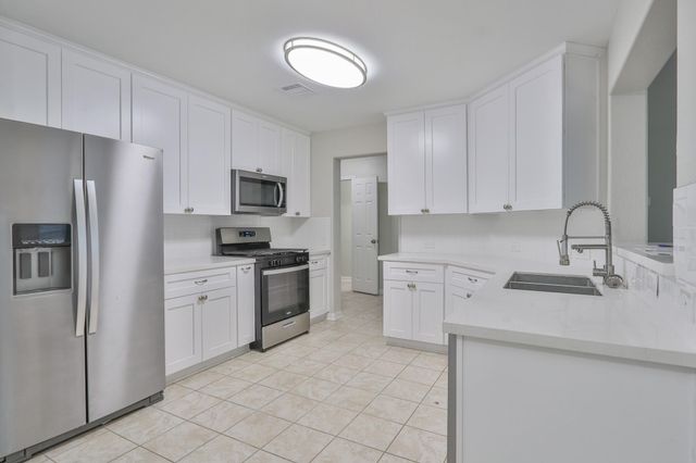 1110 Lasso Court, Alvin, TX 77511