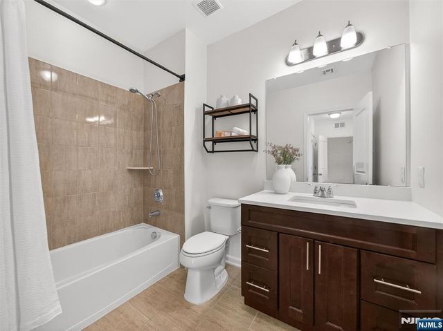 25 Roosevelt Drive, Wood Ridge, NJ 07075