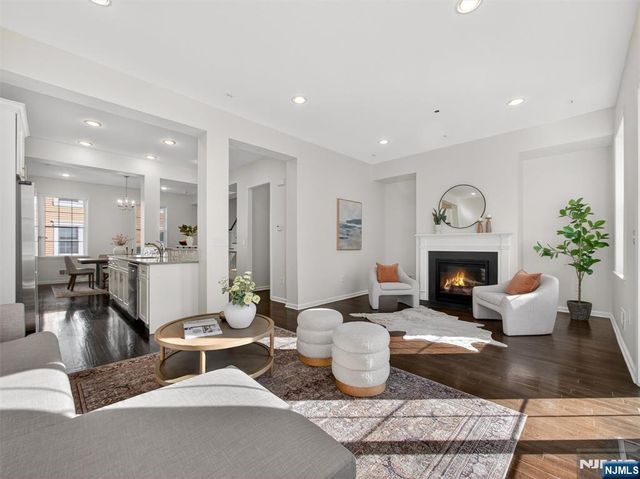 25 Roosevelt Drive, Wood Ridge, NJ 07075