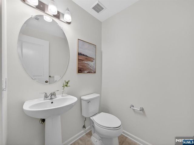 25 Roosevelt Drive, Wood Ridge, NJ 07075