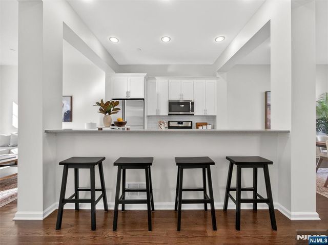 25 Roosevelt Drive, Wood Ridge, NJ 07075